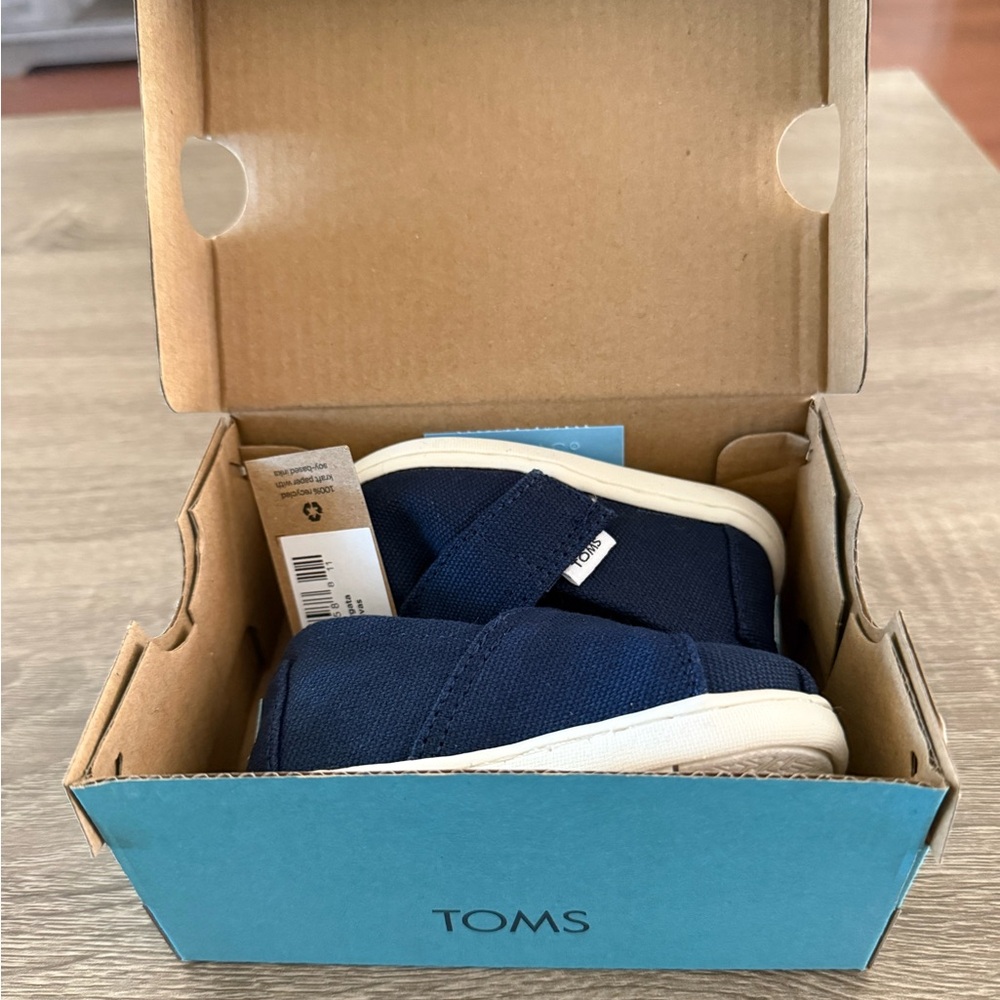 BRAND NEW TOMS Kids Sneakers, Navy, Baby Size 4